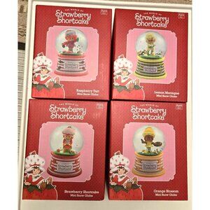 Set‎ of 4 Strawberry Shortcake™ Mini Snow Globes